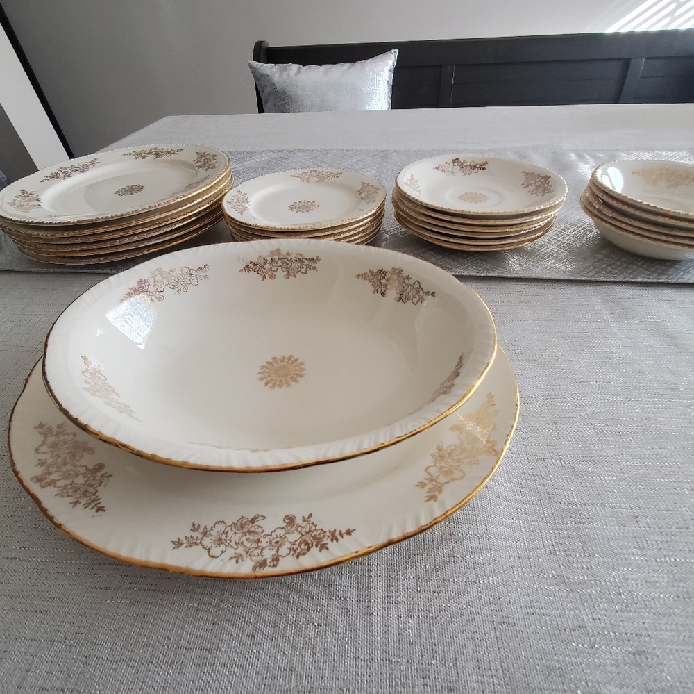 Vintage Homer Laughlin "Golden Rose" 25 pieces